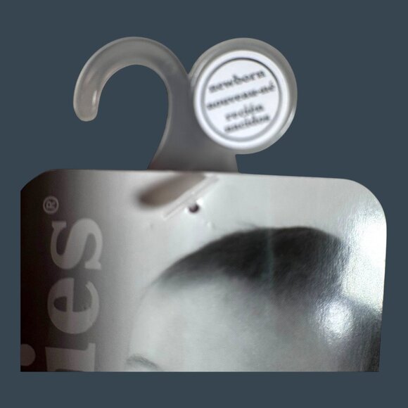 Baby Shower Girl Gift Gerber Apparel Set 0-3 Months 2 Beanies & 2 Onesies Bears - Picture 15 of 16